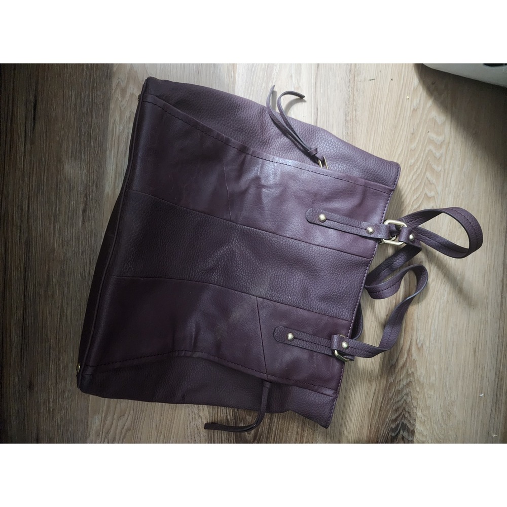 Relic by Fossil Plum Purple Pebbled Faux Leather Tote Bag Gold Hardware Tassel - Picture 2 of 5